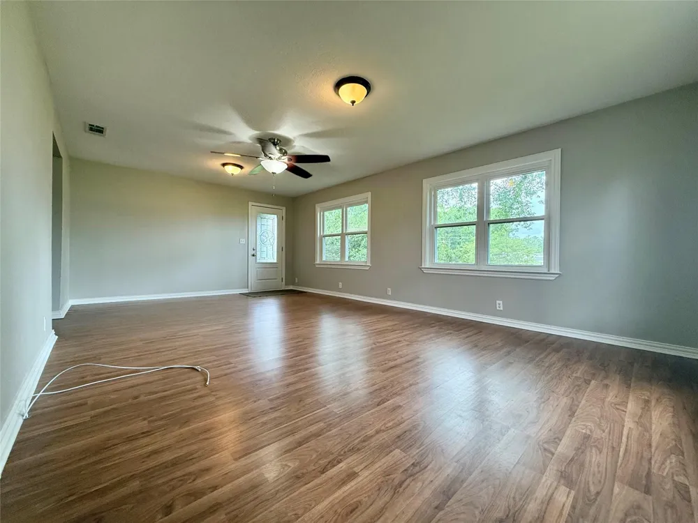 5640 Main Street Vidor, TX 77662