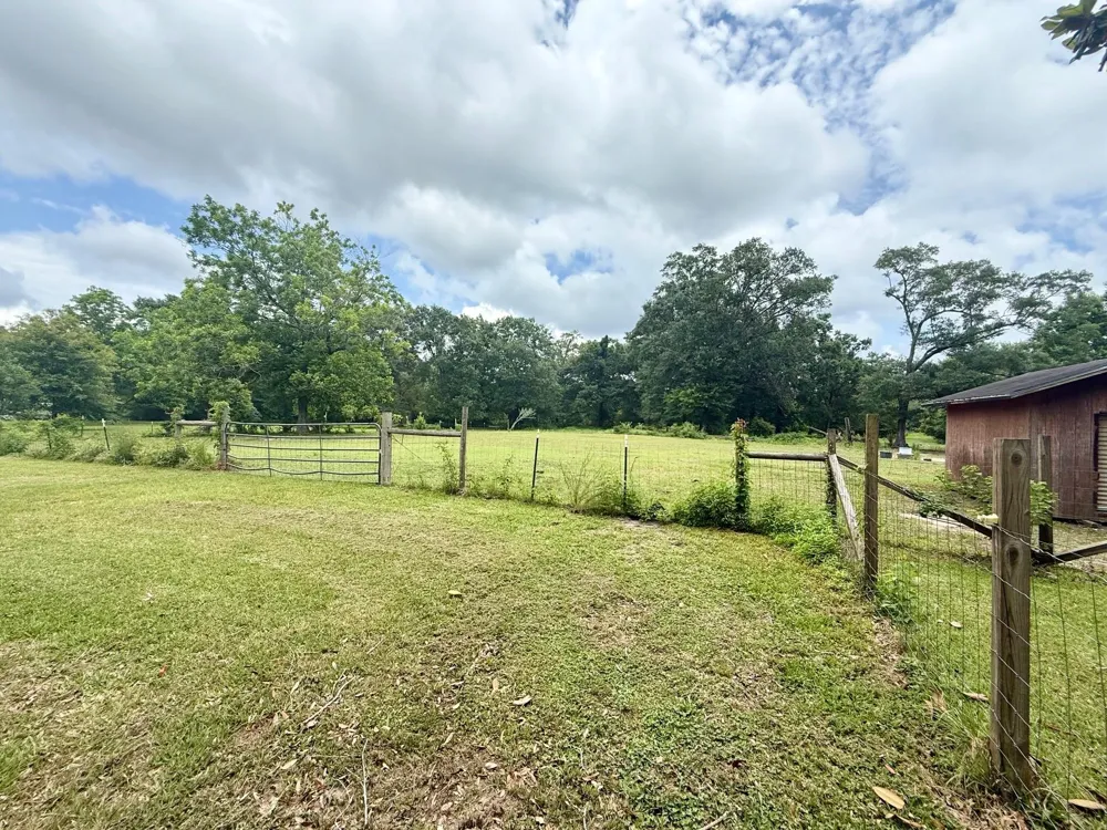 5640 Main Street Vidor, TX 77662
