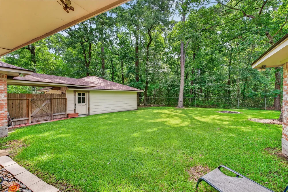 97 Panorama Drive Panorama Village, TX 77304
