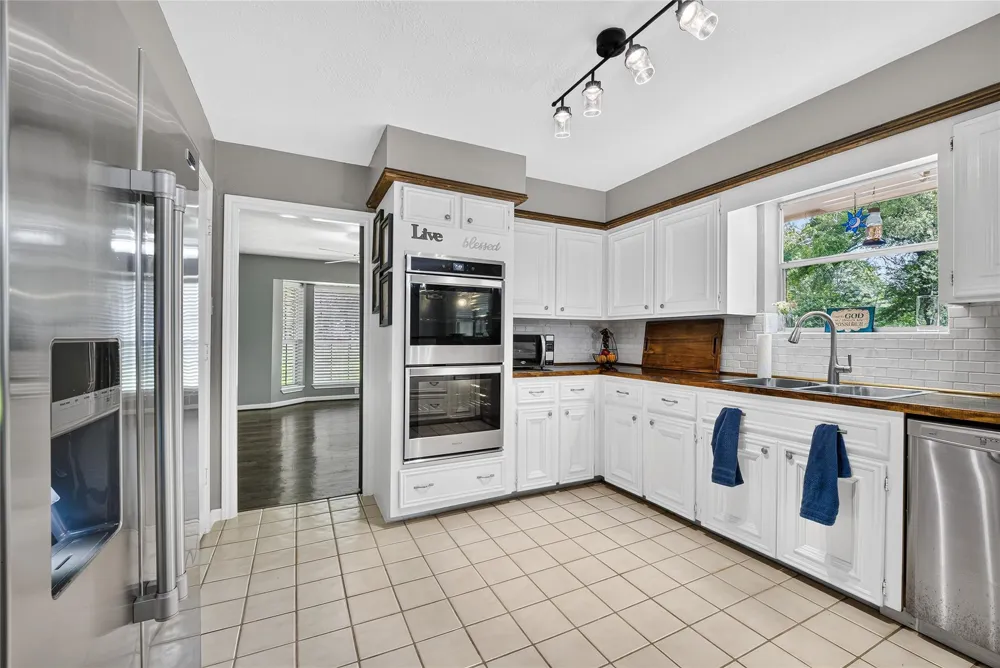 97 Panorama Drive Panorama Village, TX 77304