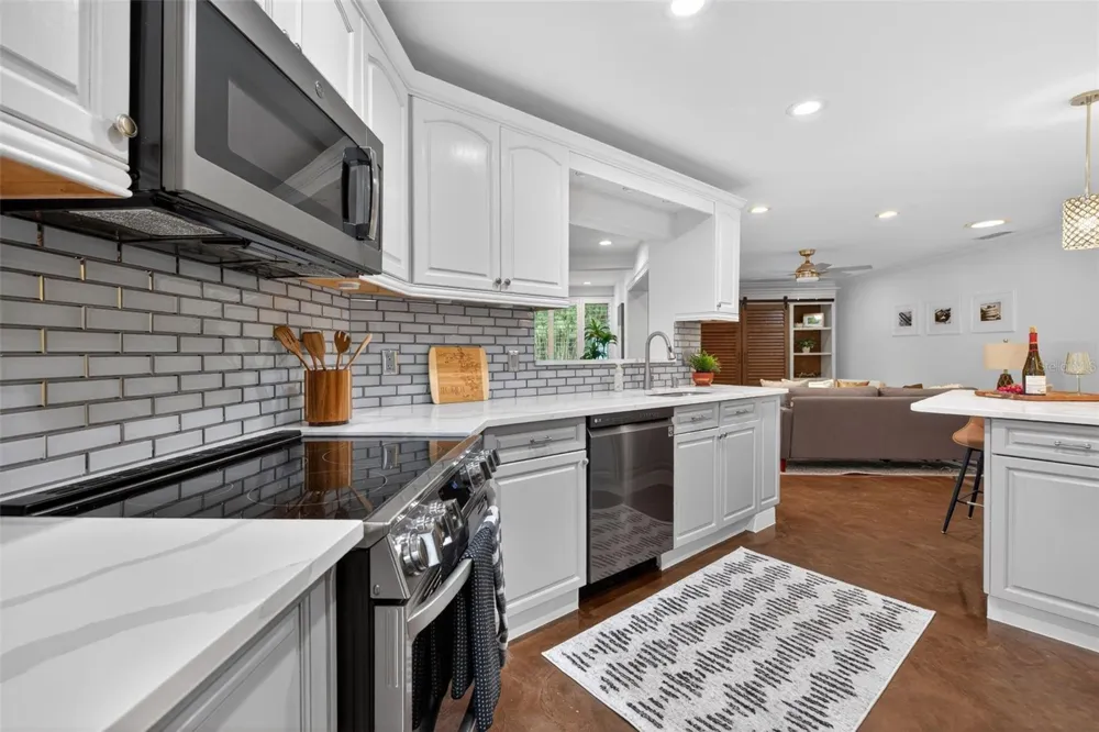 303 ROEBLING ROAD S Belleair, FL 33756