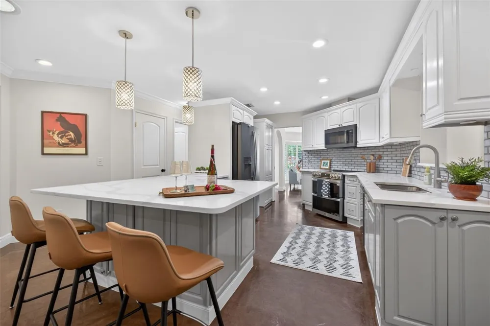 303 ROEBLING ROAD S Belleair, FL 33756