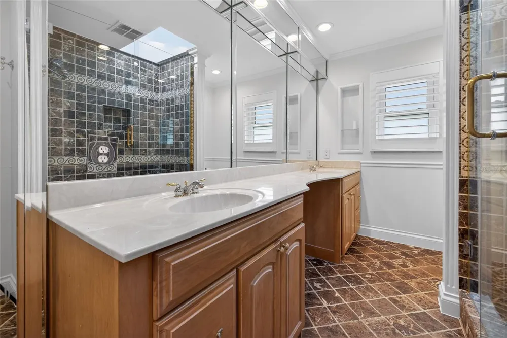 303 ROEBLING ROAD S Belleair, FL 33756