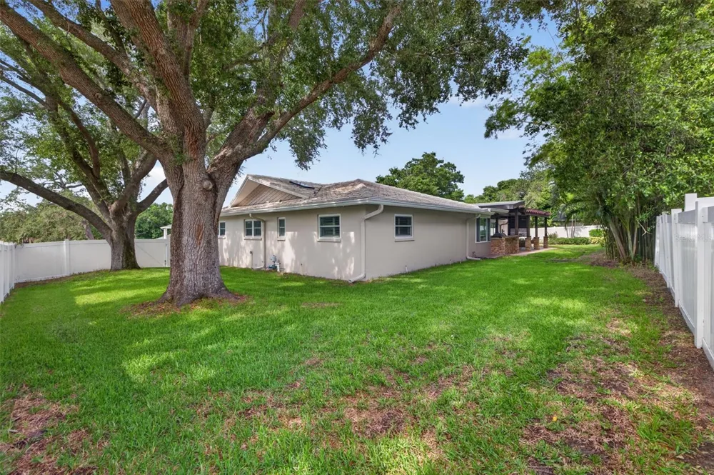 303 ROEBLING ROAD S Belleair, FL 33756