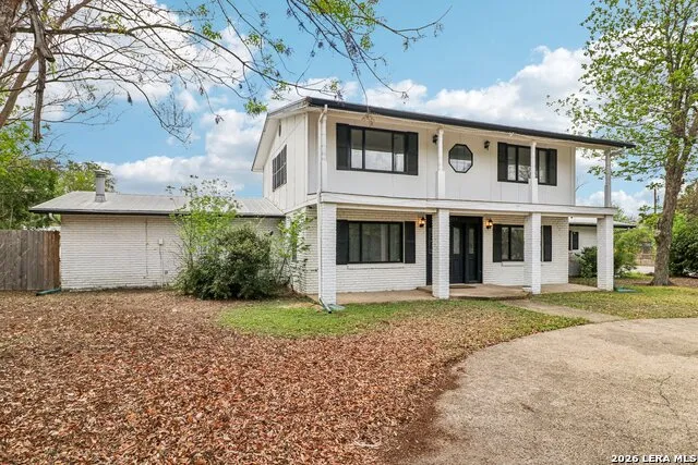 302 WEATHERCOCK LN Windcrest, TX 78239
