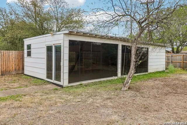 302 WEATHERCOCK LN Windcrest, TX 78239