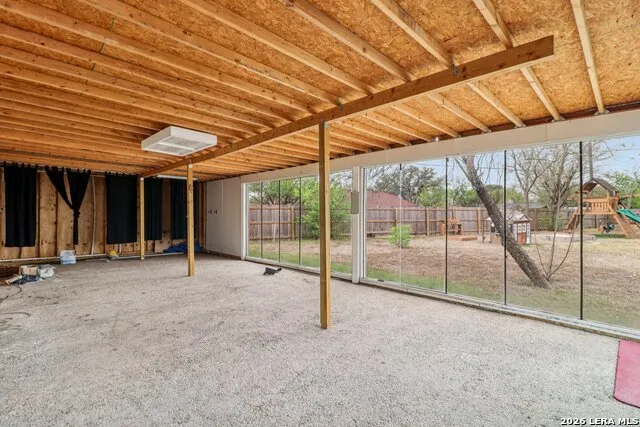 302 WEATHERCOCK LN Windcrest, TX 78239