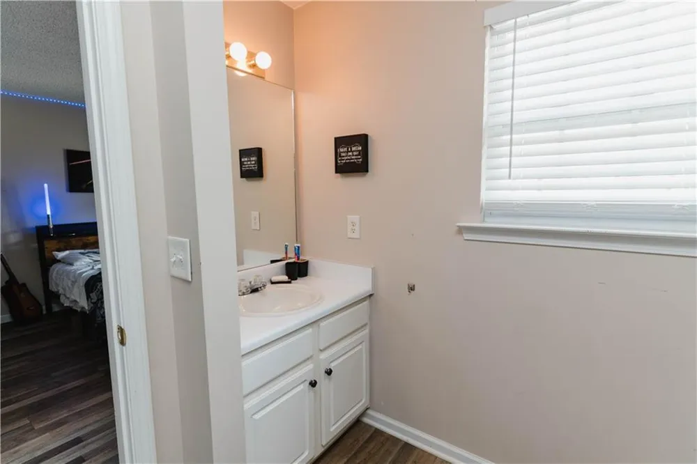 183 Venture Path Hiram, GA 30141