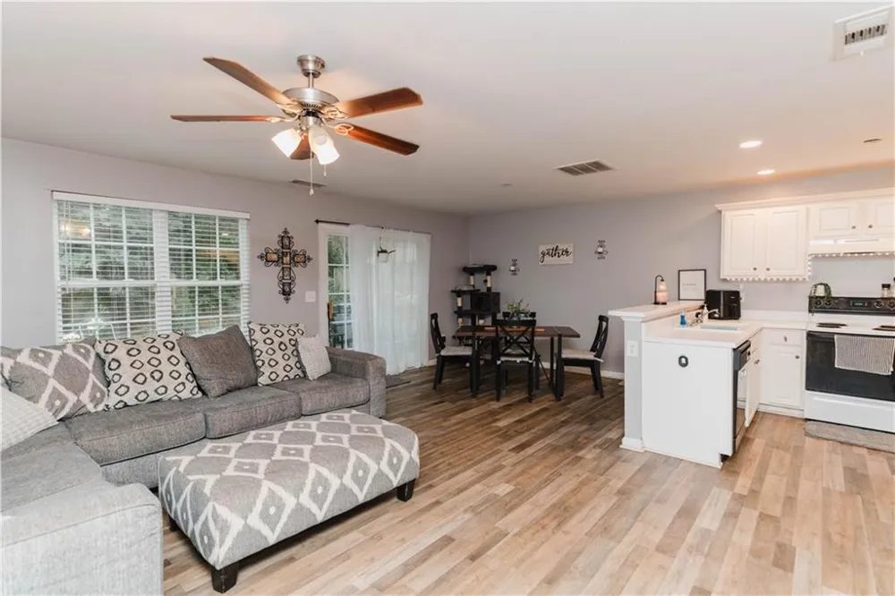 183 Venture Path Hiram, GA 30141