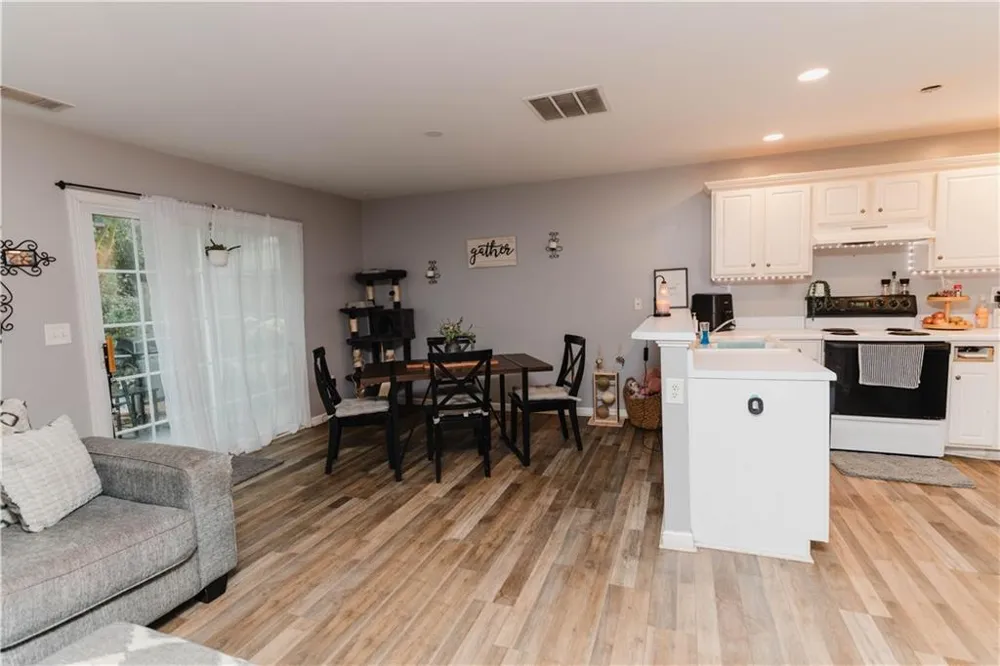 183 Venture Path Hiram, GA 30141