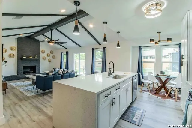 7500 rio Austin, TX 78724