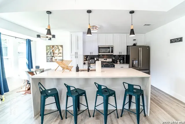 7500 rio Austin, TX 78724