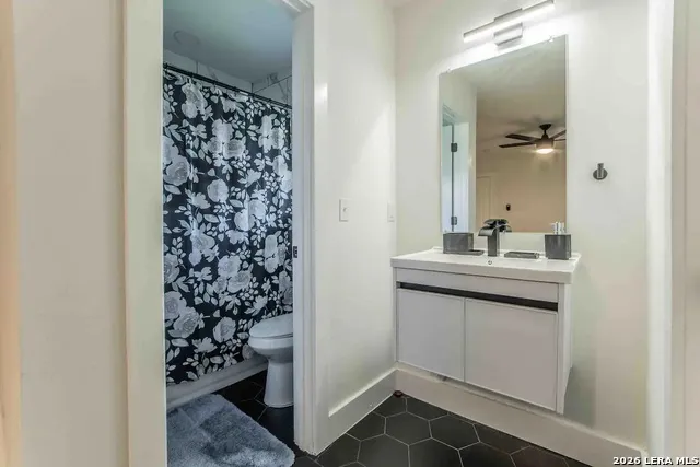 7500 rio Austin, TX 78724