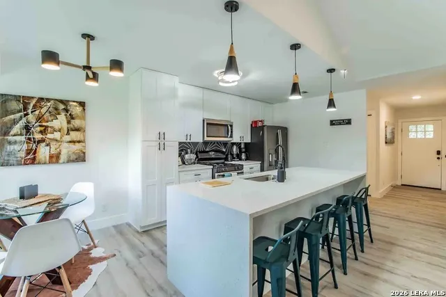 7500 rio Austin, TX 78724