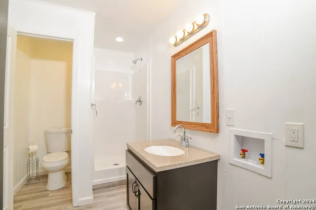 215 Greenlawn Ave Unit B Pleasanton, TX 78064