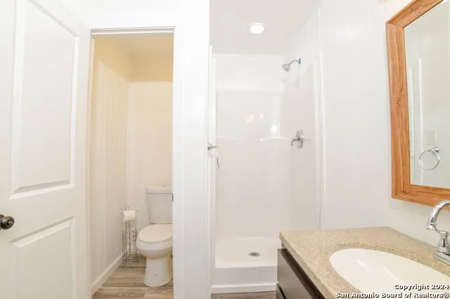 215 Greenlawn Ave Unit B Pleasanton, TX 78064