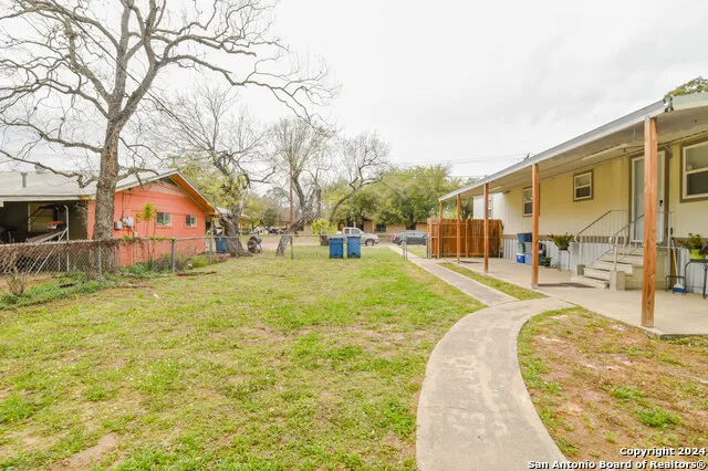 215 Greenlawn Ave Unit B Pleasanton, TX 78064