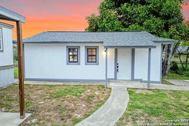 215 Greenlawn Ave Unit B Pleasanton, TX 78064