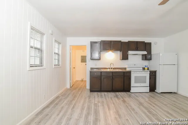 215 Greenlawn Ave Unit B Pleasanton, TX 78064