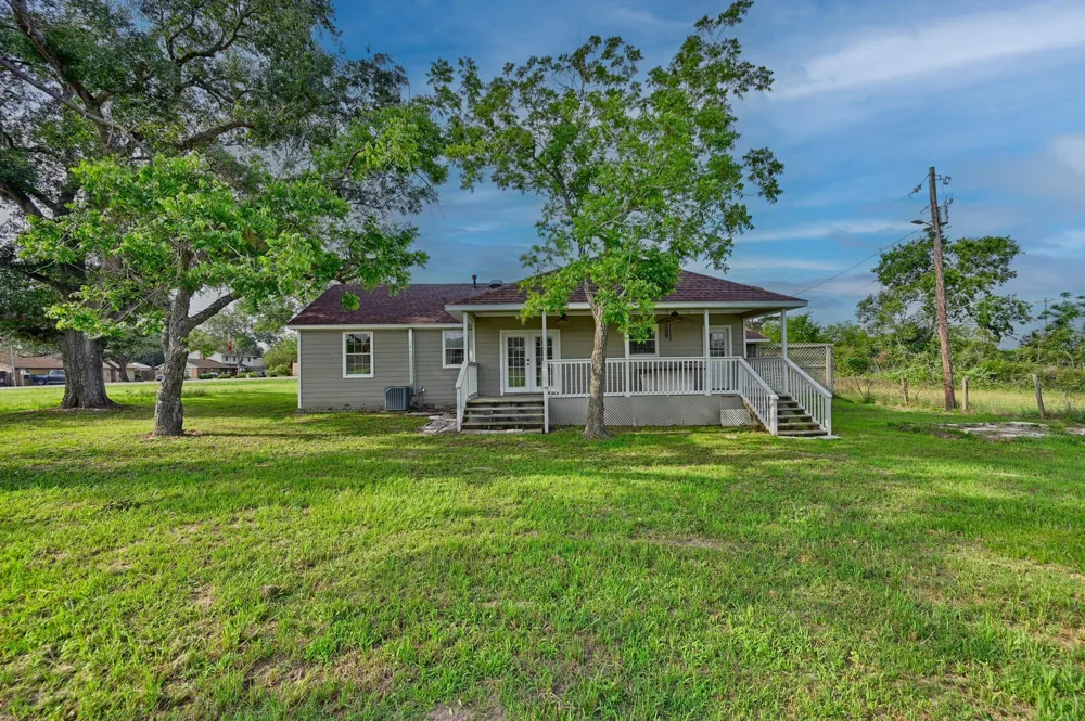 1532 Highway 159 W Bellville, TX 77418
