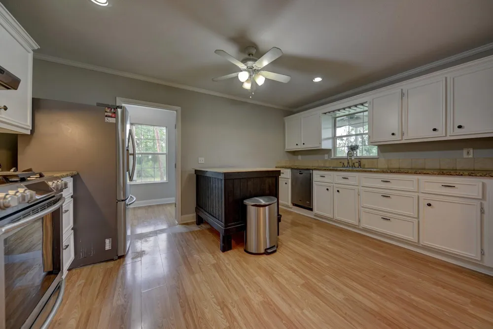 1532 Highway 159 W Bellville, TX 77418