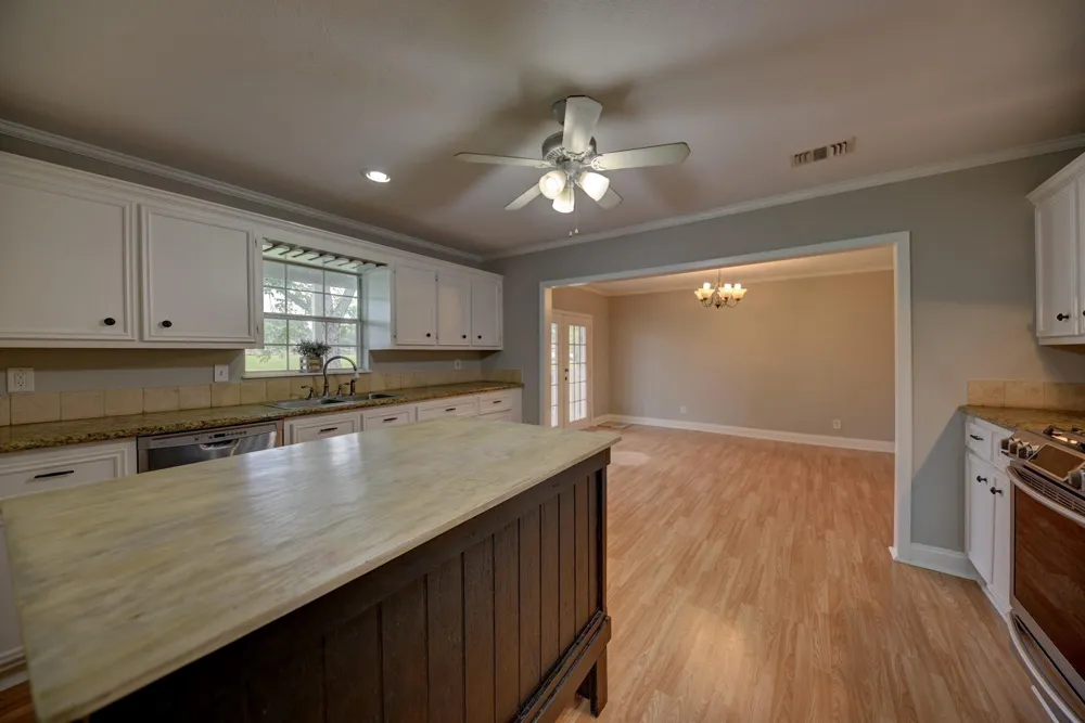 1532 Highway 159 W Bellville, TX 77418