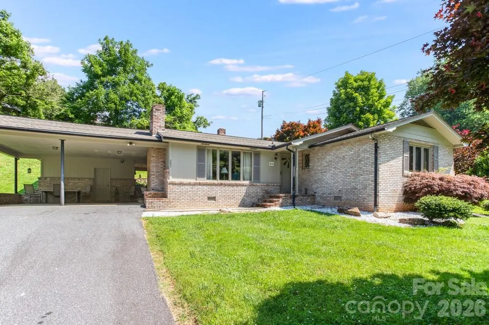 293 Dillardtown Road Sylva, NC 28779