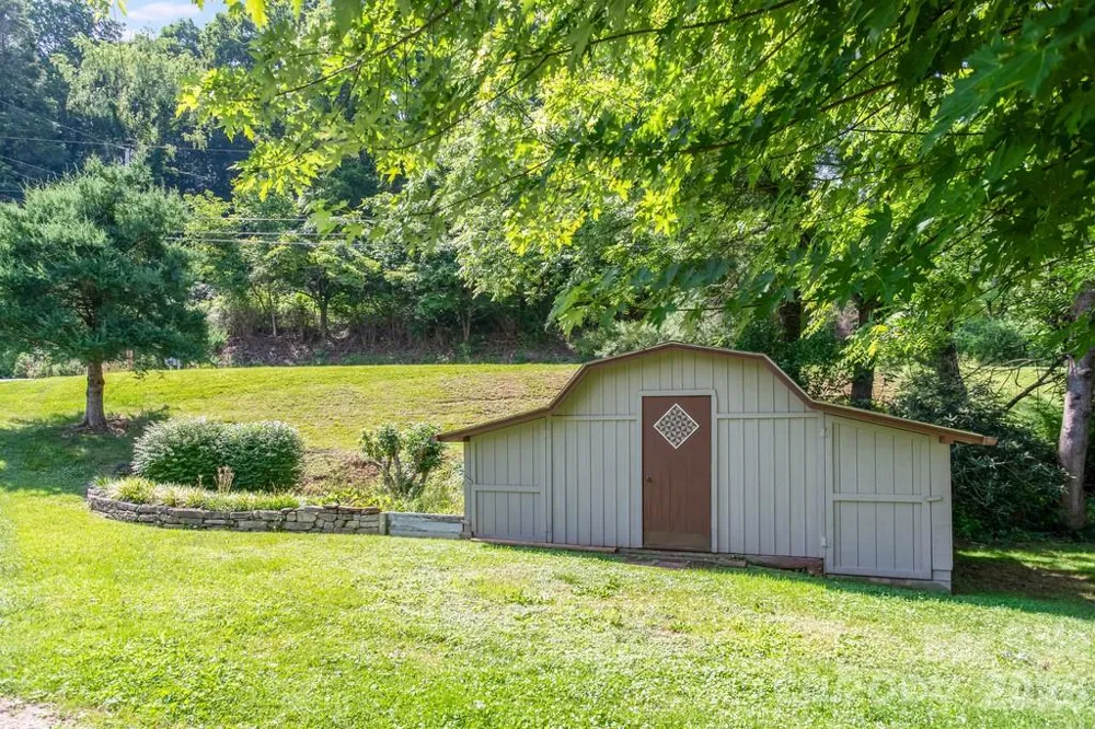 293 Dillardtown Road Sylva, NC 28779