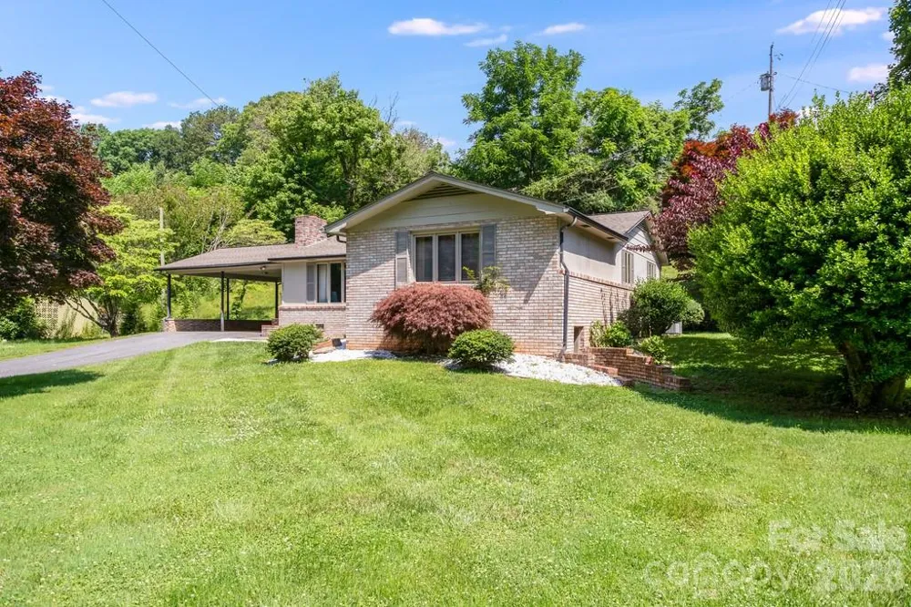293 Dillardtown Road Sylva, NC 28779