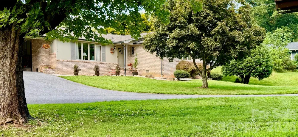 293 Dillardtown Road Sylva, NC 28779