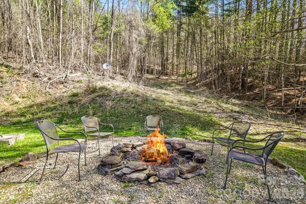 210 Chickadee Drive Bryson City, NC 28713
