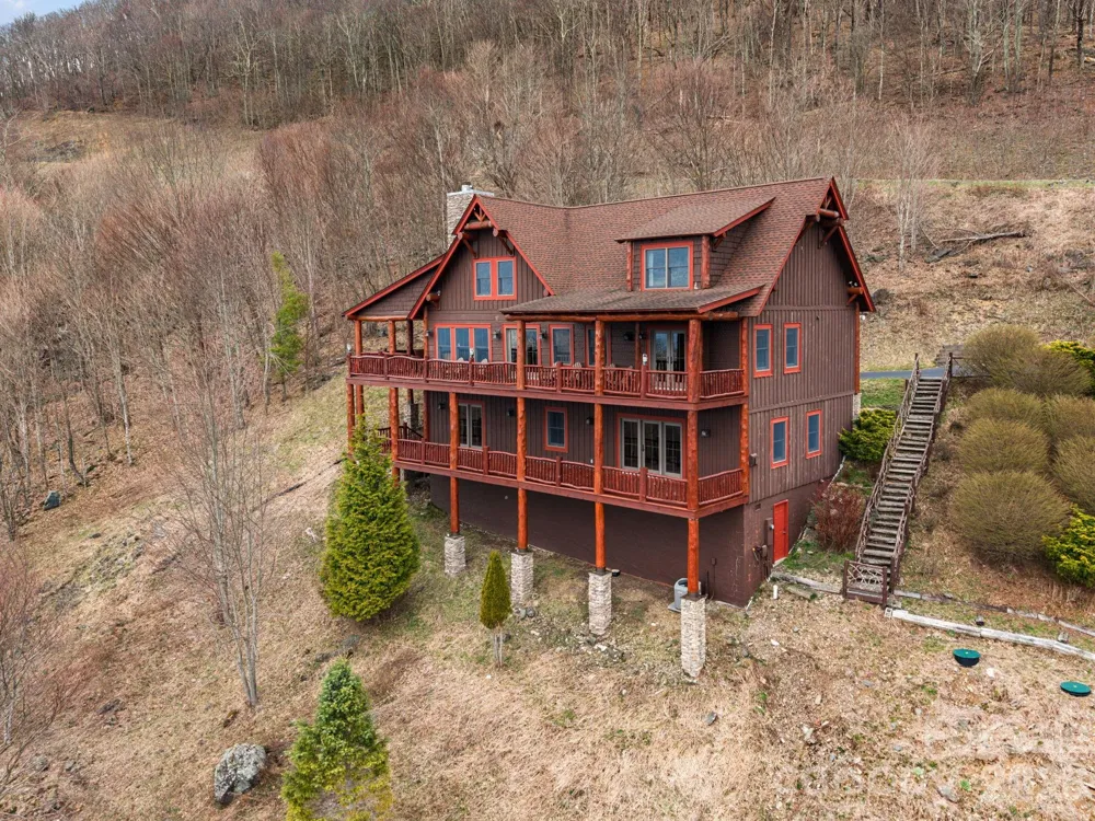 635 Acorn Nvno Zionville, NC 28698