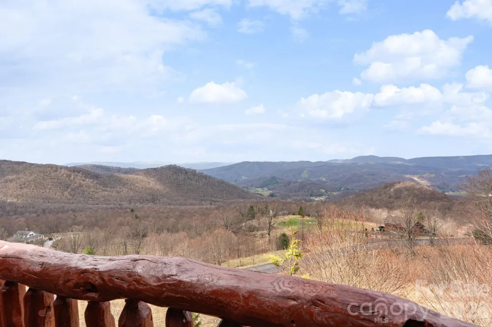 635 Acorn Nvno Zionville, NC 28698