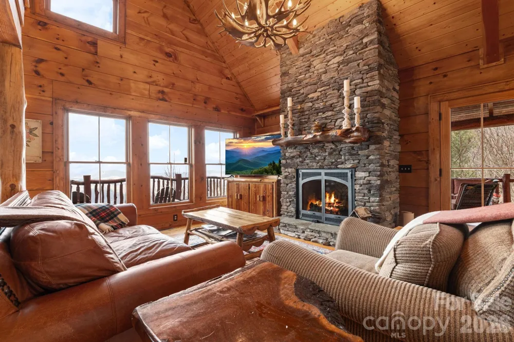 635 Acorn Nvno Zionville, NC 28698