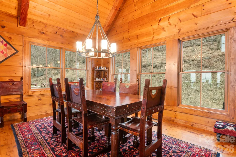 635 Acorn Nvno Zionville, NC 28698
