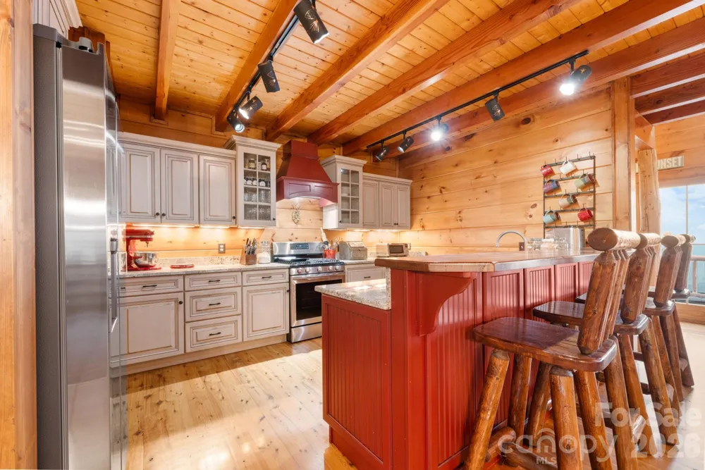 635 Acorn Nvno Zionville, NC 28698