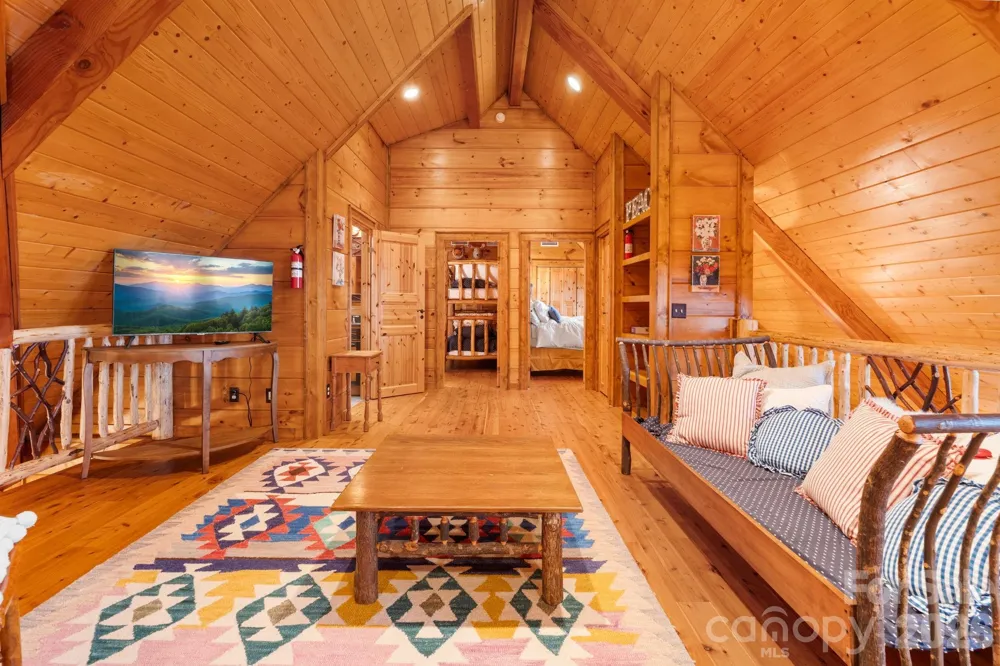 635 Acorn Nvno Zionville, NC 28698