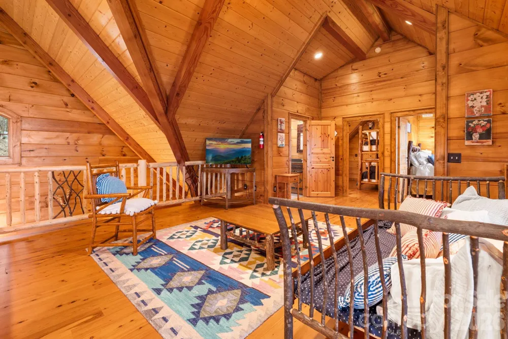 635 Acorn Nvno Zionville, NC 28698