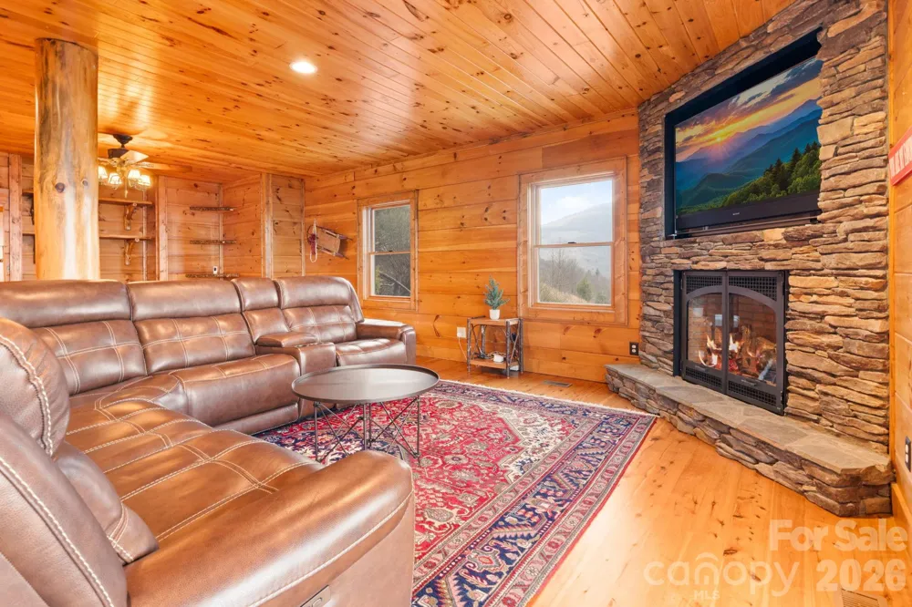 635 Acorn Nvno Zionville, NC 28698