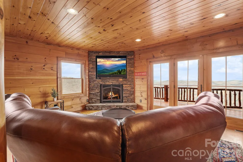 635 Acorn Nvno Zionville, NC 28698