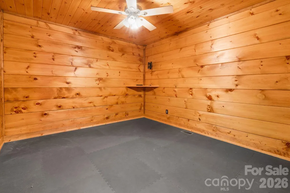 635 Acorn Nvno Zionville, NC 28698
