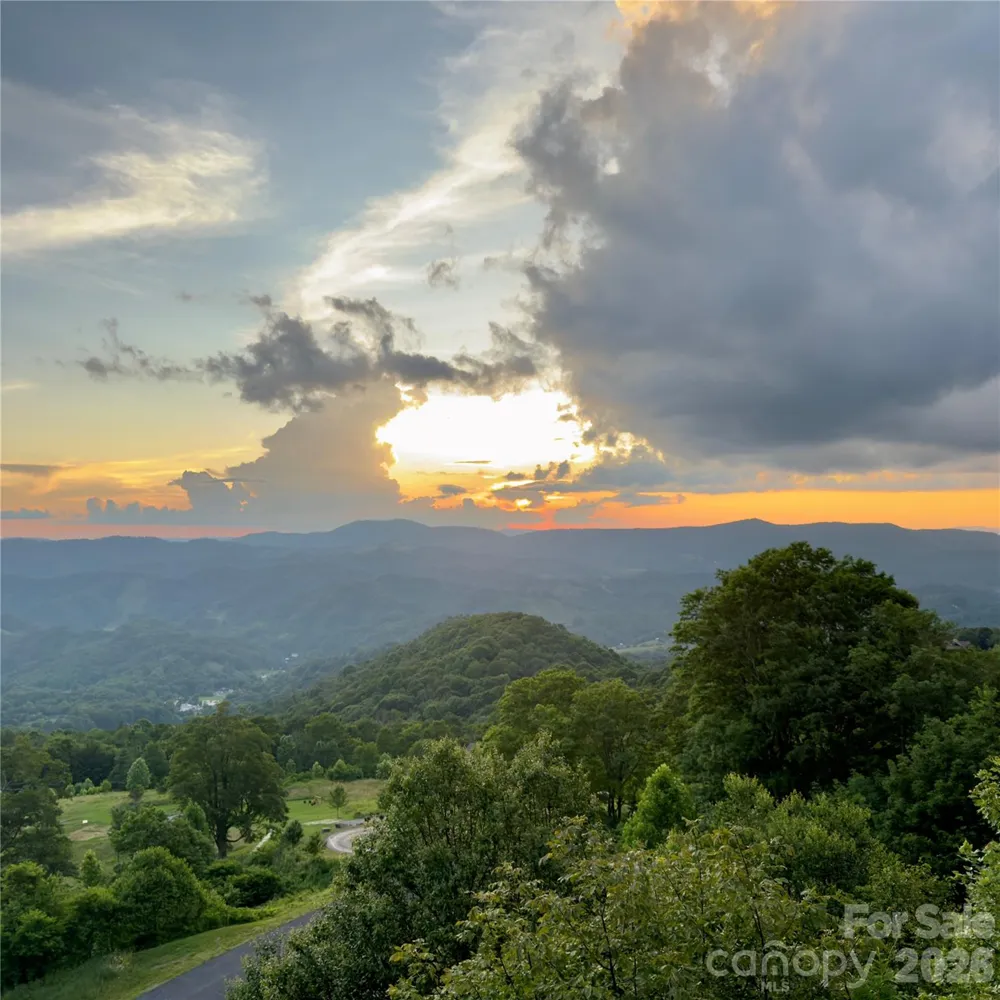 635 Acorn Nvno Zionville, NC 28698