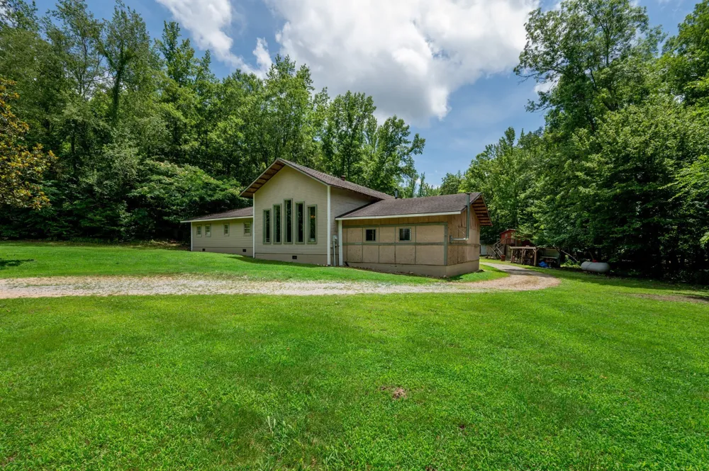 1791 Deer Creek Rd Linden, TN 37096