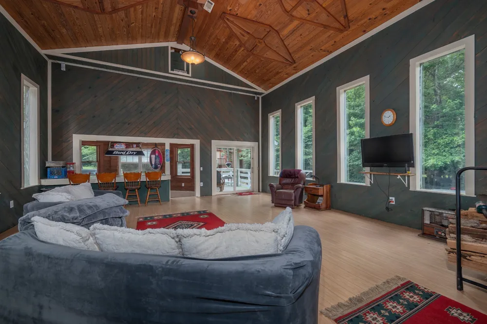 1791 Deer Creek Rd Linden, TN 37096