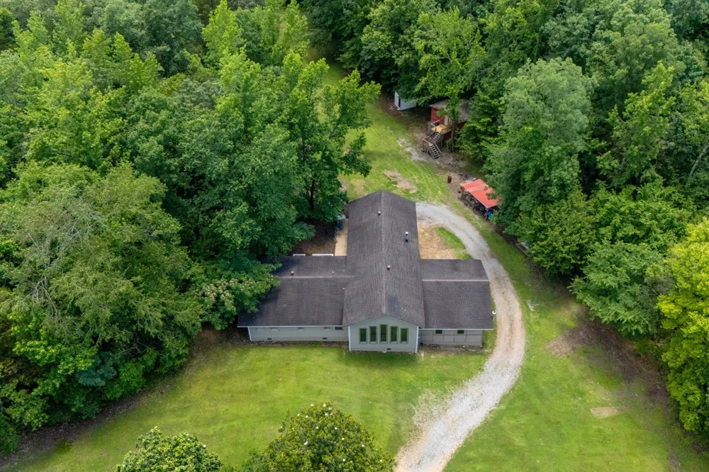 1791 Deer Creek Rd Linden, TN 37096