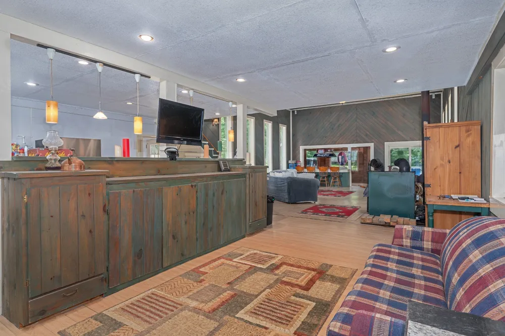 1791 Deer Creek Rd Linden, TN 37096