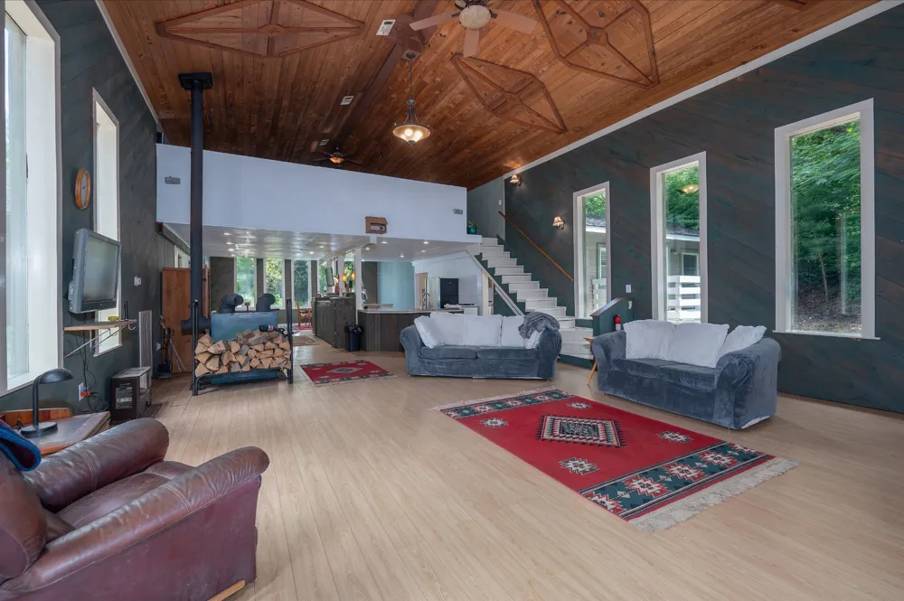1791 Deer Creek Rd Linden, TN 37096
