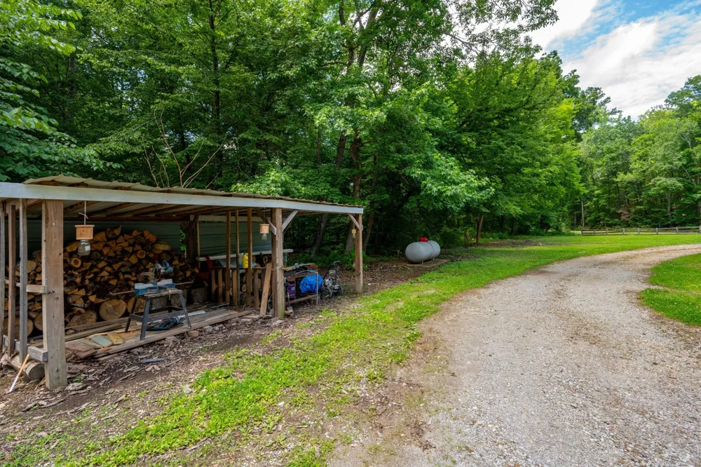 1791 Deer Creek Rd Linden, TN 37096