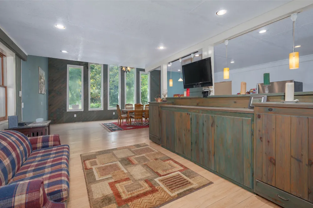 1791 Deer Creek Rd Linden, TN 37096
