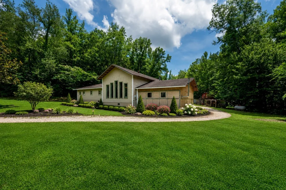 1791 Deer Creek Rd Linden, TN 37096